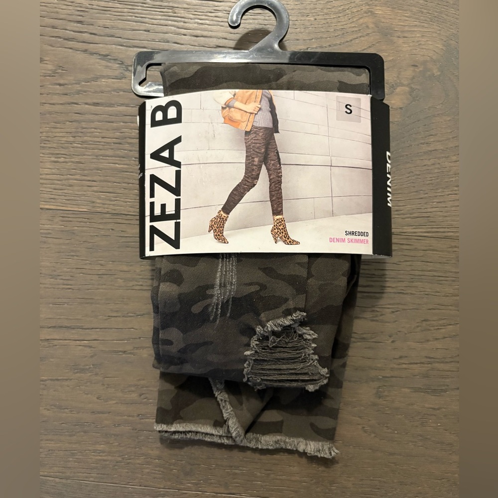 Zeza B ladies camo style skinny jeans sz small NWT retail $85